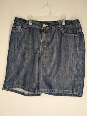 Wrangler Women's 14 M Plus Size Blue Jean Shorts Good Used Condition 37" Waist